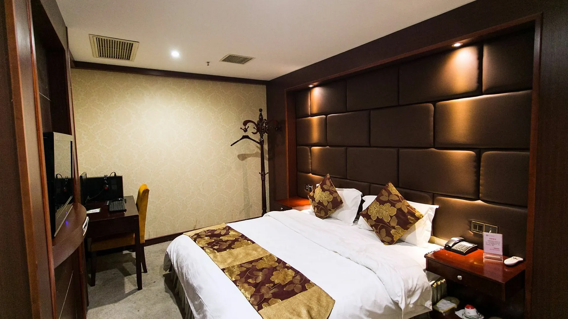 **  Suzhou Yangyi Business Hotel China
