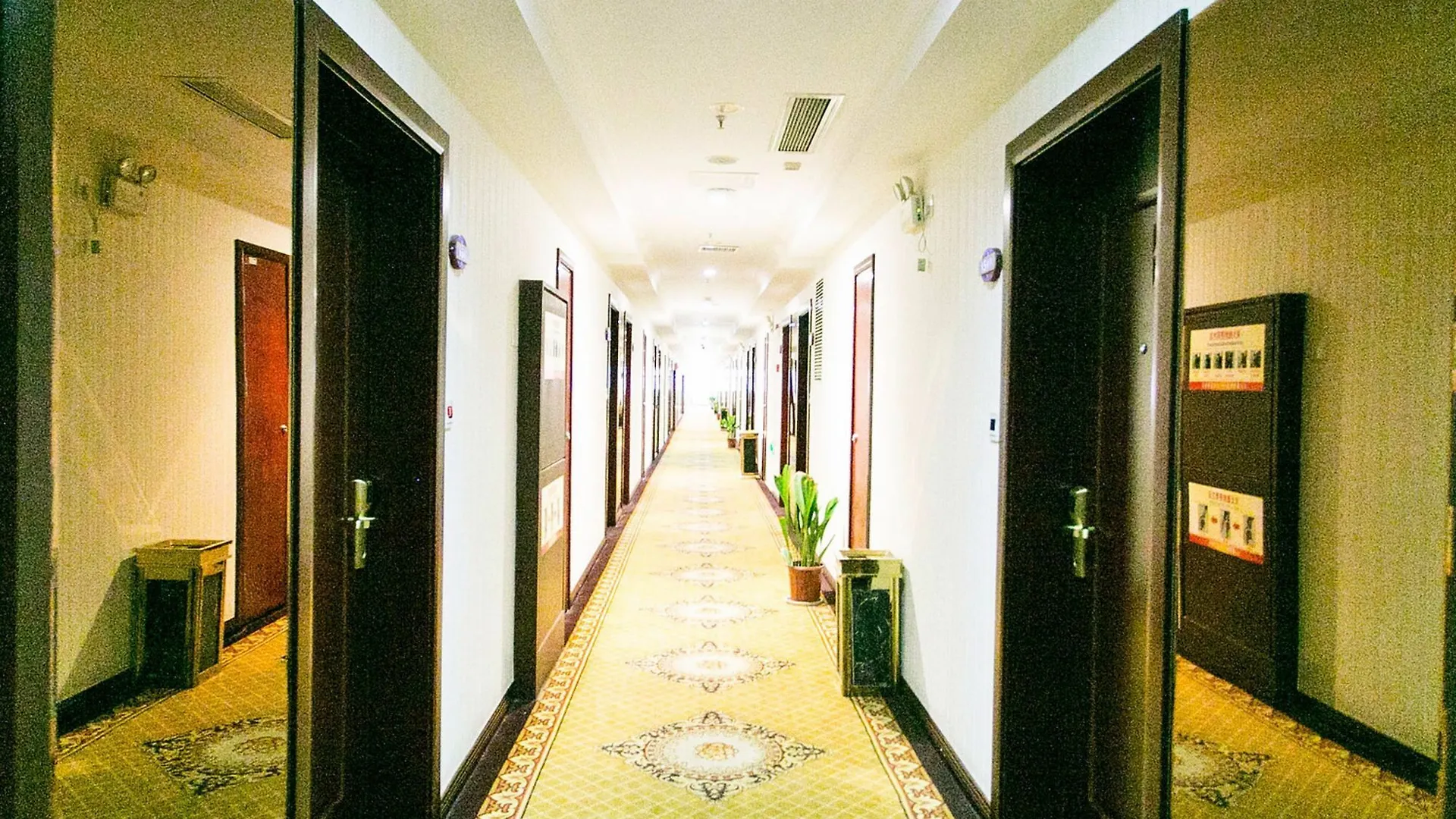 Suzhou Yangyi Business Hotel